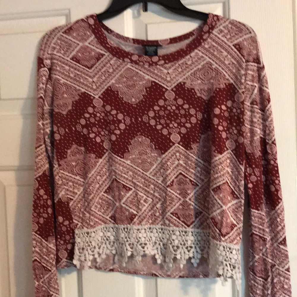 Red and white long sleeve crop top